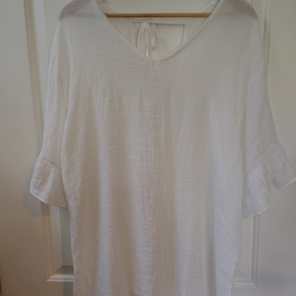 Relaxed V-Neck White Ruffle Tunic - Picture 2 of 9